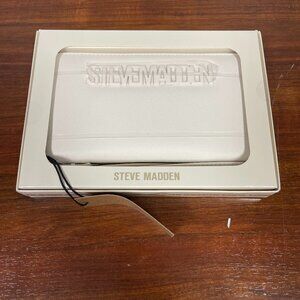 WRISTLET WALLET ,STEVE MADDEN VANILLA BZIPEEE NEW SEALED IN BOX with TAGS